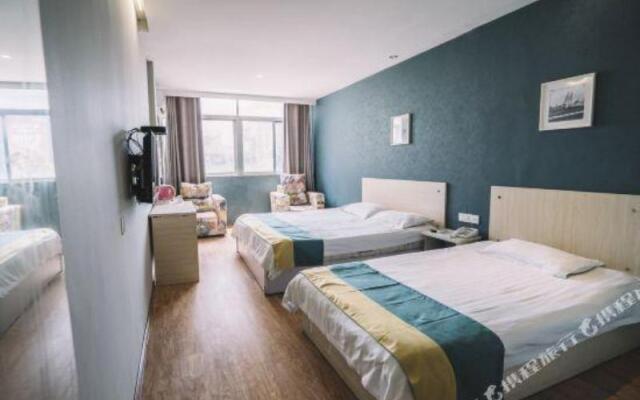 Yibai Hotel (Fengming Jin Street Bus Station)