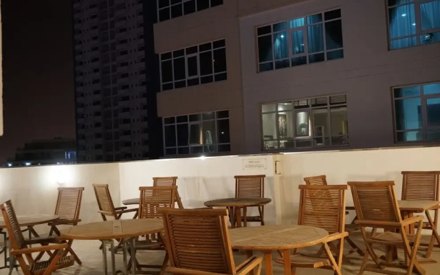 E5 Apartments