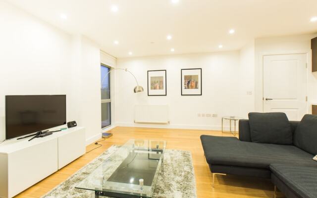 Two Bedroom Apartment Aldgate