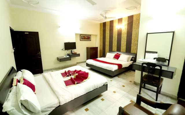 Hotel Roopa International