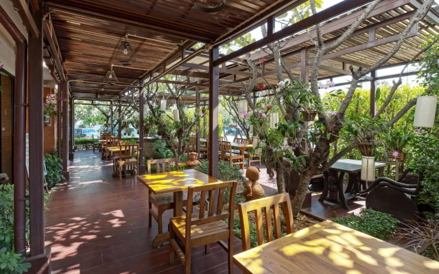Asia Hotels Group - Poonpetch Chiangmai