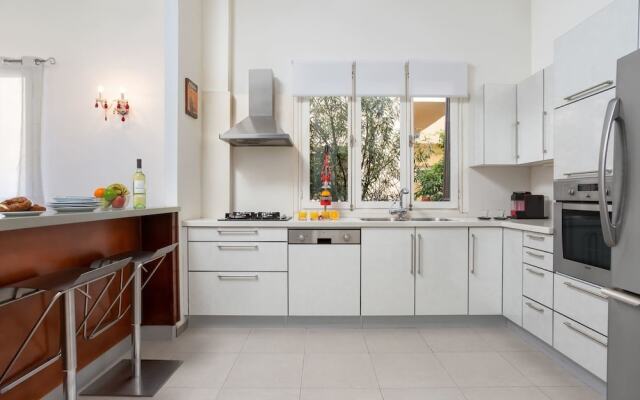 Charming 3BR in Rothschild by HolyGuest
