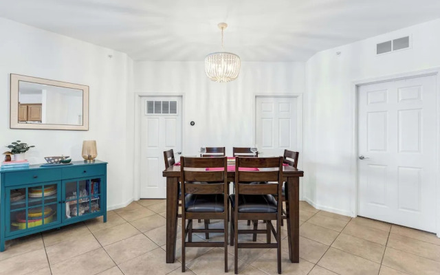 Panoramic Sunset Escape Waterfront Condo for 7!