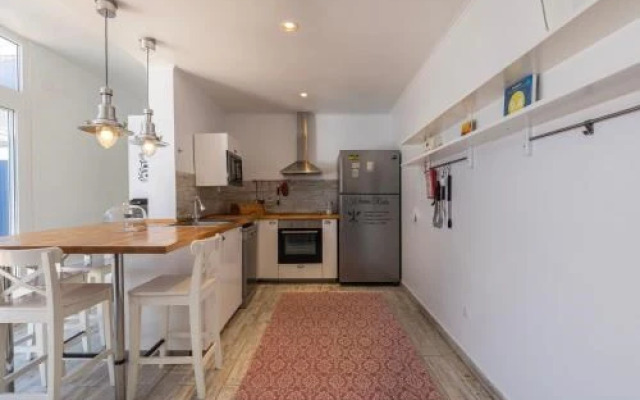 Mom's House Surf & Family