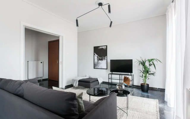 Spacious Apartment near HELEXPO