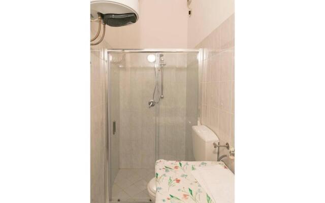 ALTIDO Lively 3BR Villa with Shared Garden, 50m from Beach