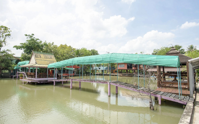 OYO 402 Raknatee Resort