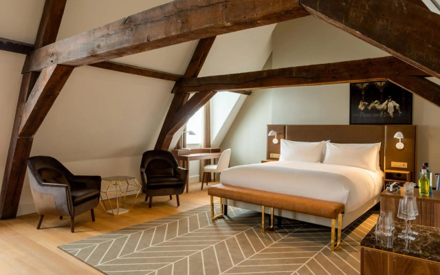 Sapphire House Antwerp, Autograph Collection