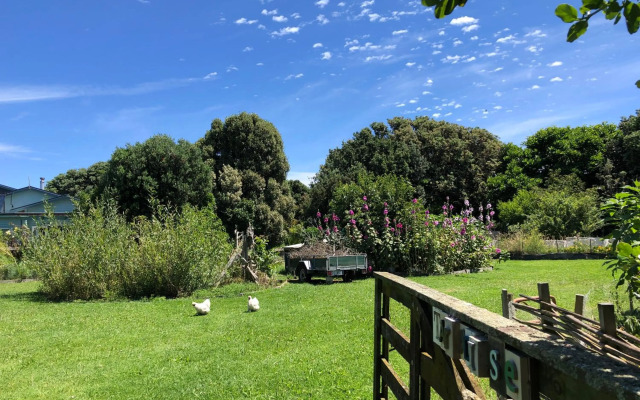 @Taradise-Opunake - eco-friendly Coastal hideaway