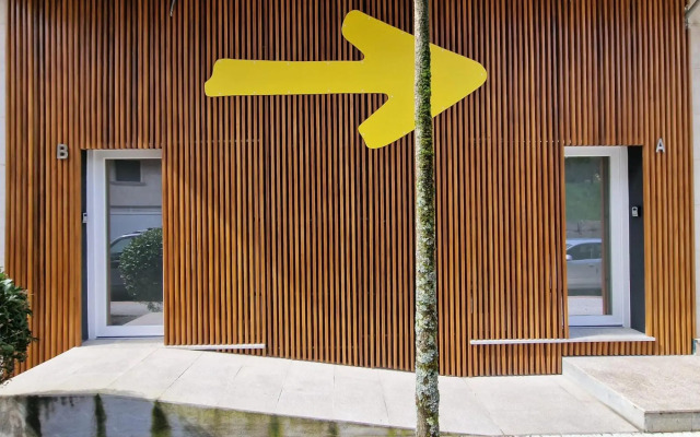 REDONDELA APARTMENTS - Bedroom, Bathroom & Kitchen