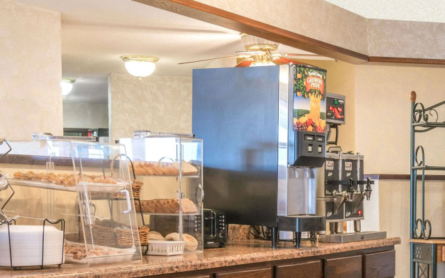 Howard Johnson Inn West Fargo