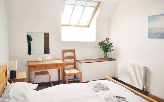 Beautifully converted 400-year-old threshing barn in East Devon. Pet-friendly.