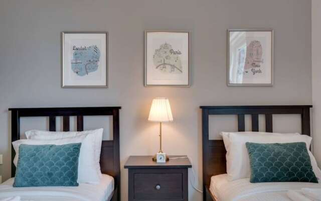 Airy Apartment With the Best View of Marina!