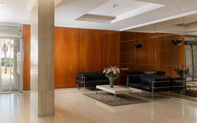 3BR Apt Steps from Sea W Parking