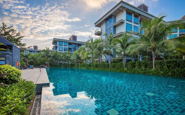 Yalong Bay LanSeJiaRi Villa Aprtment