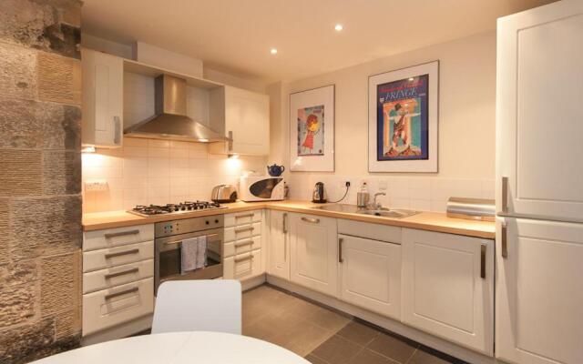 Edmonstone Suite Old Town
