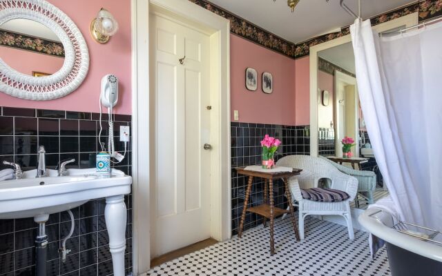 Chestnut Inn Bed and Breakfast