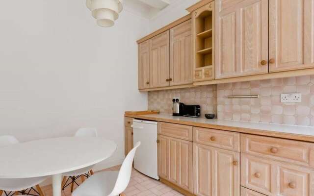 Oxford Circus Luminous Gem, Sleeps 4