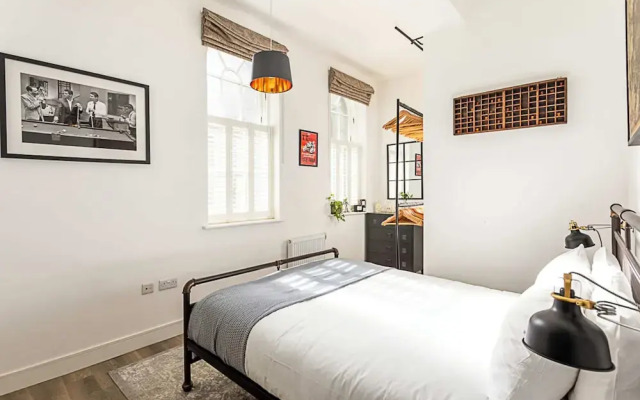 Contemporary Victorian Studio