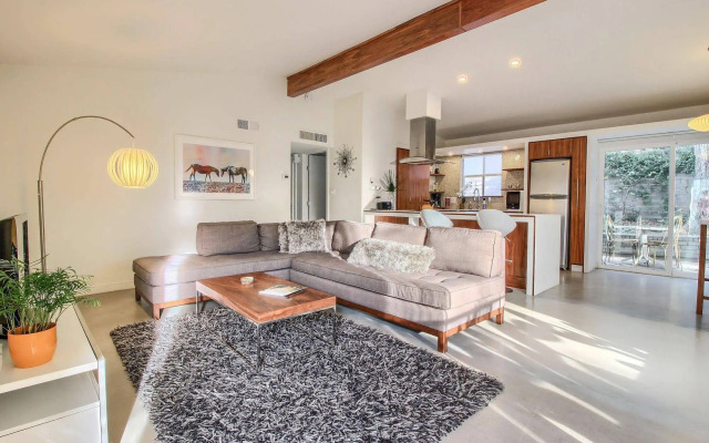 Travis Heights Modern I