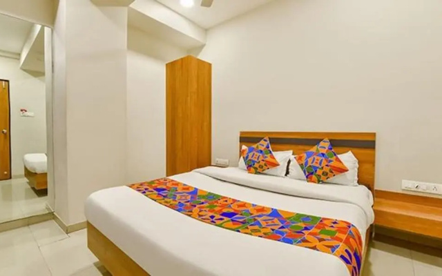 Fabhotel Happinex
