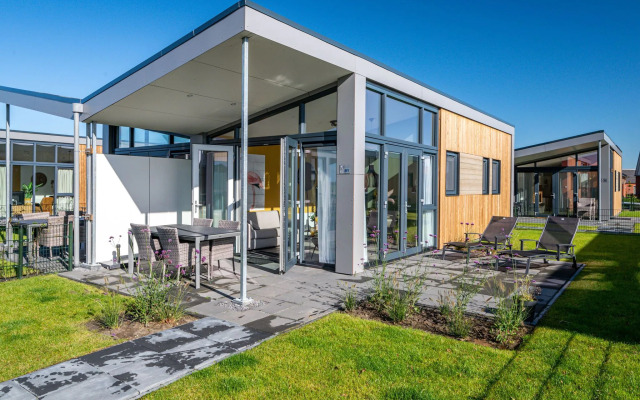 Modern Chalet With Dishwasher, in Friesland