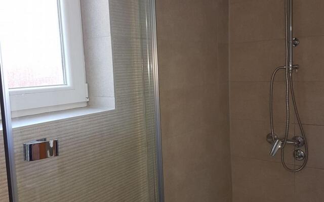 Olive - swimming pool - A1(4)