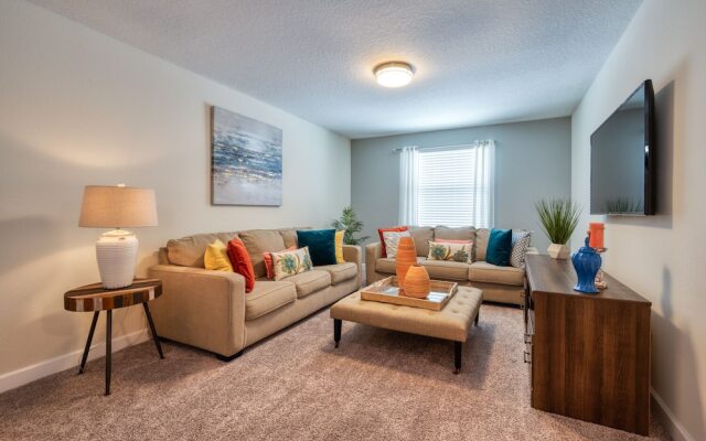 Stunning Home With Private Pool Near Disney