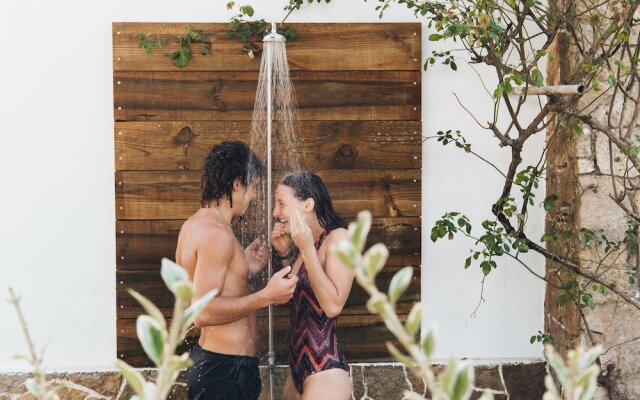Amar Hostel, Suites & Surf Camp