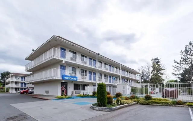 Motel 6 North Kirkland