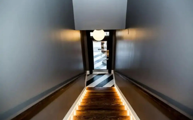 80 LEX 202 Iconic Location Park Free Off Street