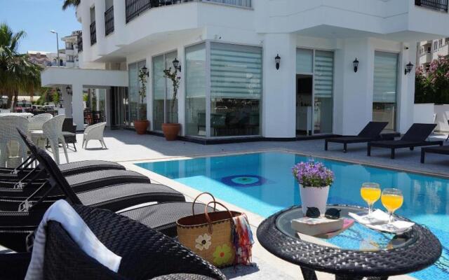 Aurasia SeaSide Hotel