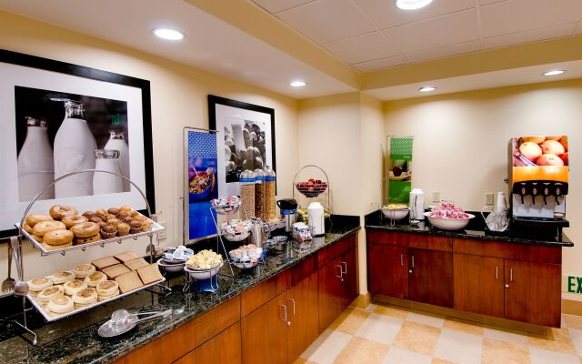 Hampton Inn & Suites Thousand Oaks, CA