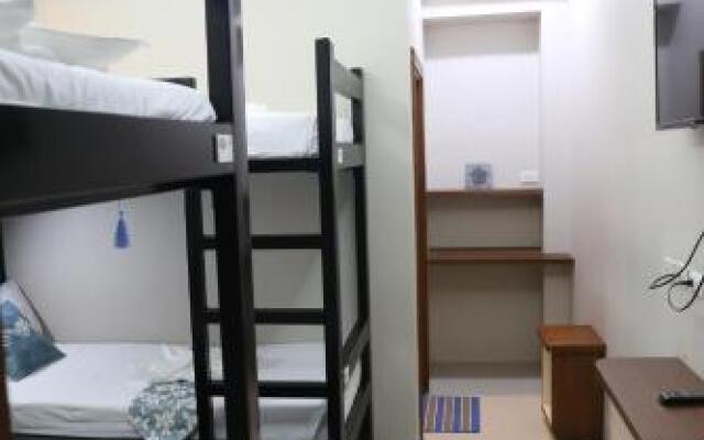 Coron Hostel Express - Adults Only