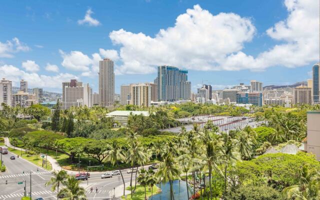 Castle at Palms at Waikīkī