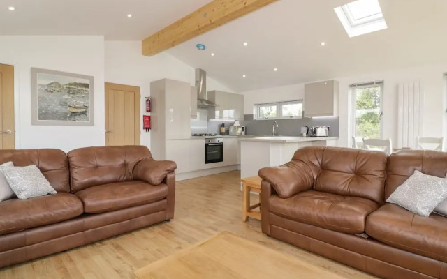 7 Meadow Retreat