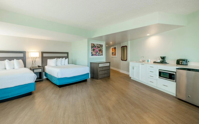 Commander Hotel & Suites