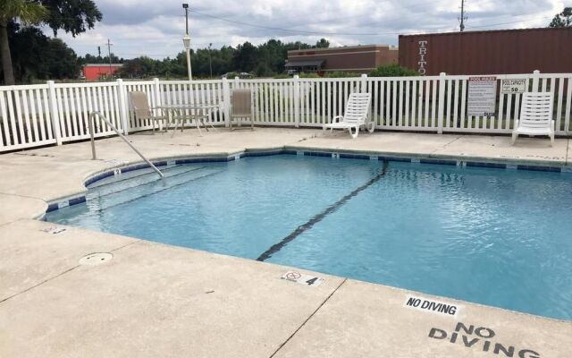 Microtel Inn and Suites Brunswick