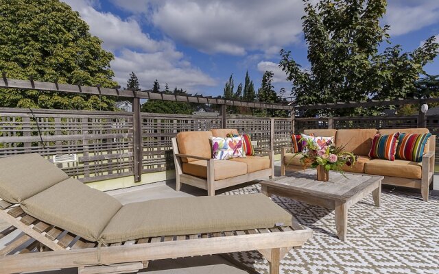 Sleeps 16 Luxurious 6BR Seattle Home