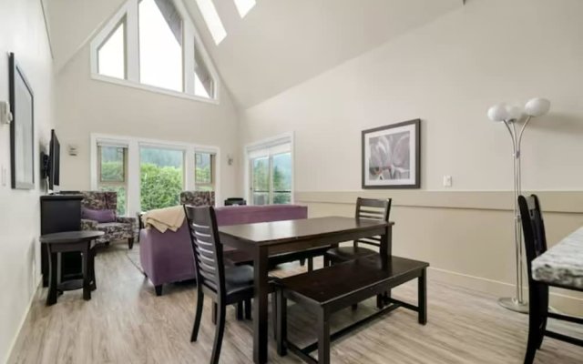 Harrison Lake Pets Welcome 3BR Suite