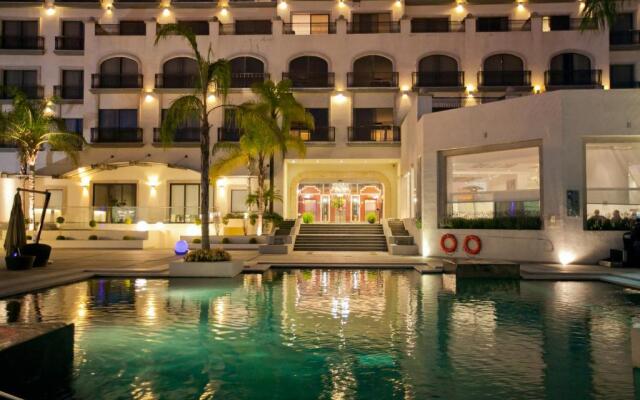 HS HOTSSON Hotel Leon