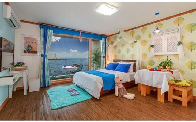 Yangyang Seaglow Rainbow Pension