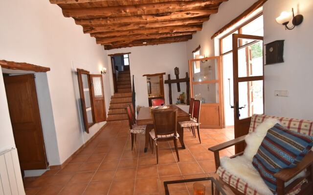 Charming Holiday House Within Walking Distance of Cala Llonga Beach and Village