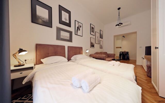 Zagreb IN Central Square Apartment