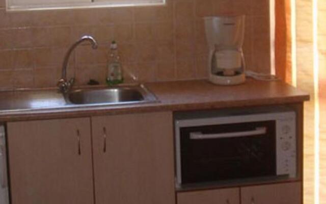 Alexandros Studios & Apartments
