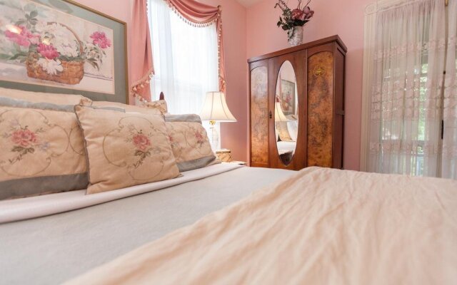 Historic Sevilla House Bed And Breakfast