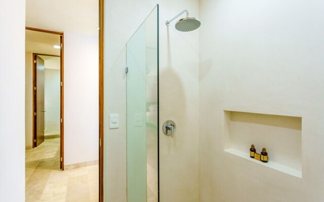 Jungle Luxury in Private Residential Area & Stunning Rooftop by Stella Rentals