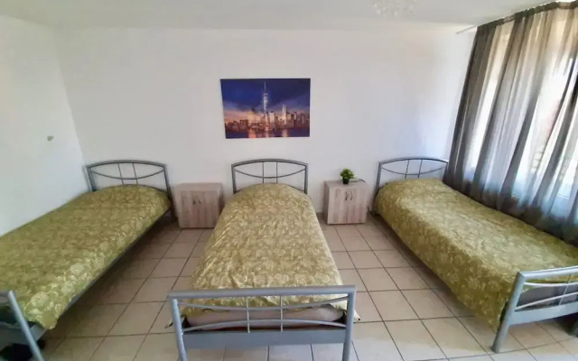 Apartment With Balcony Near Dusseldorf
