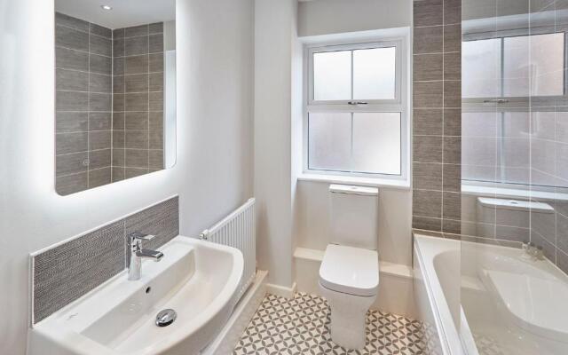Host & Stay - Shipwrights