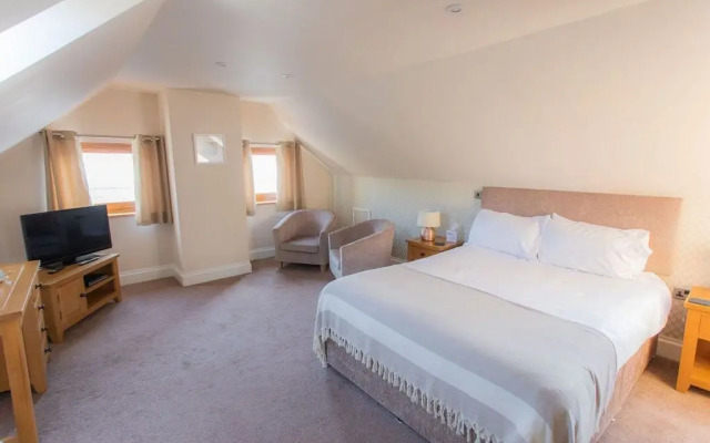Redwood House Hotel
